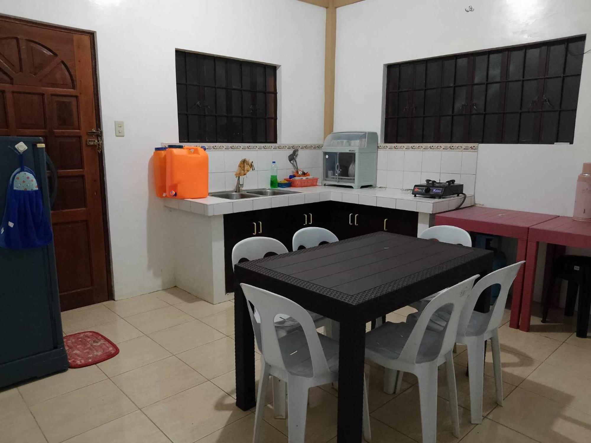 Апартаменти Estrelle Orange House - Backpackers Hub Puerto Princesa Екстер'єр фото