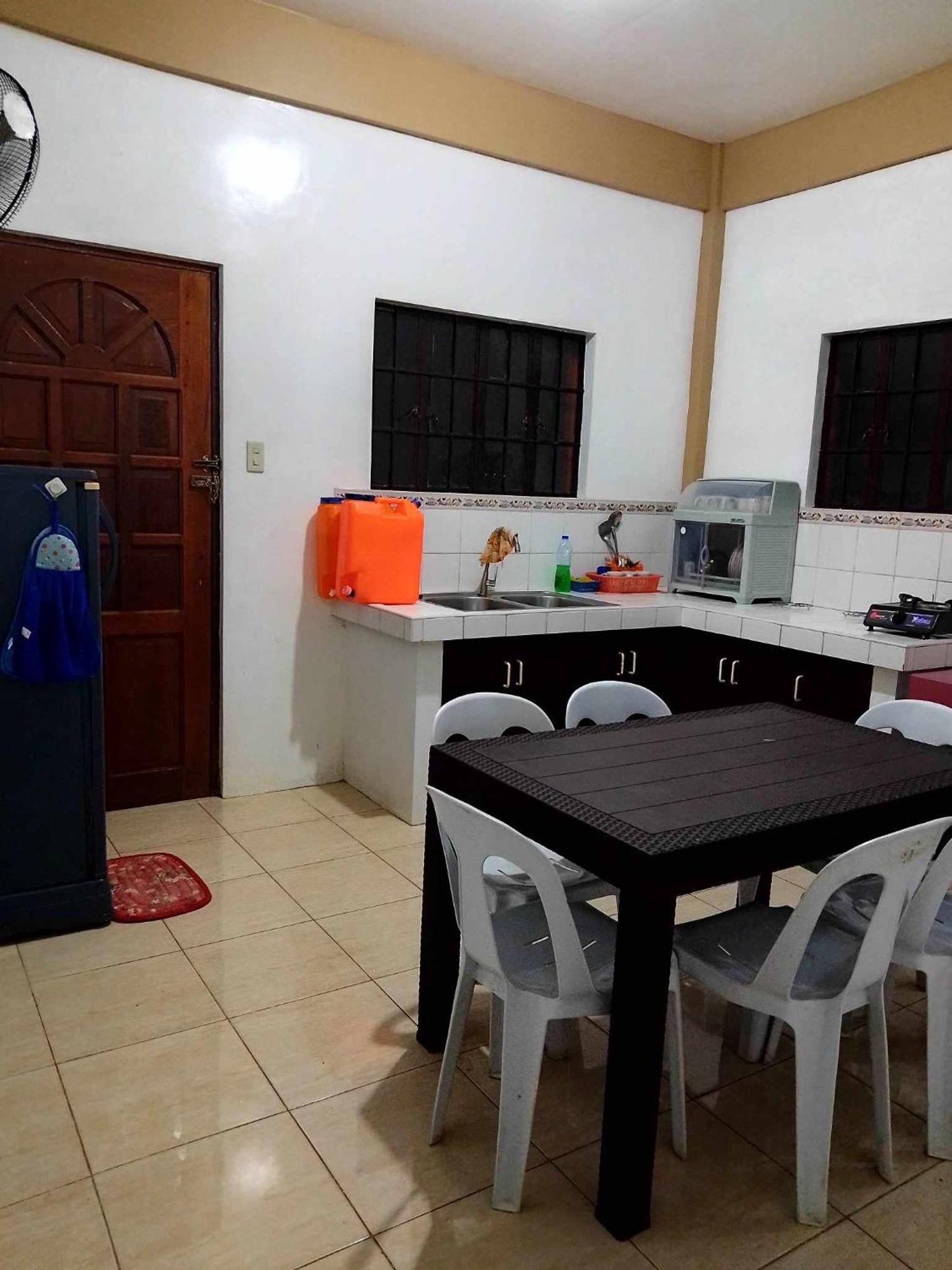 Апартаменти Estrelle Orange House - Backpackers Hub Puerto Princesa Екстер'єр фото